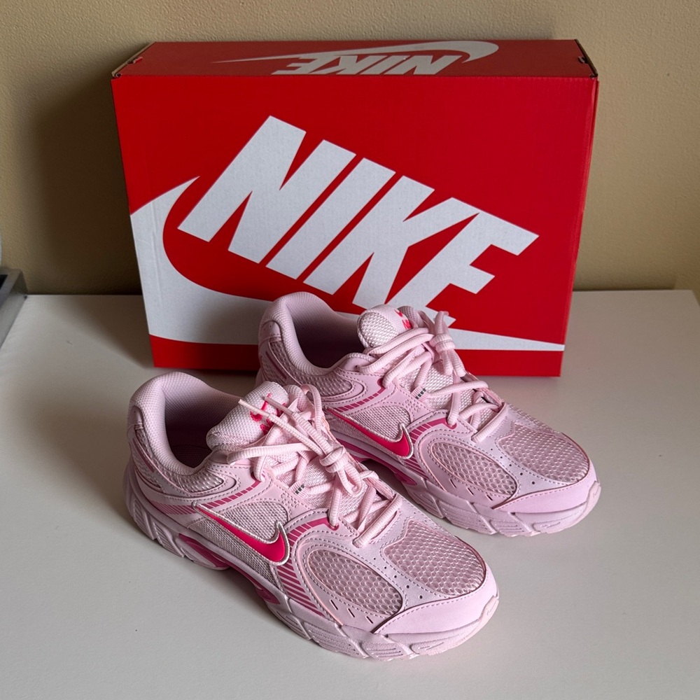 Nike V5 RNR Triple Pink
